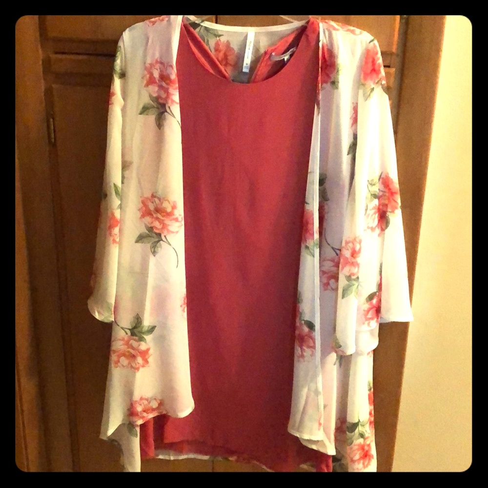 NWOT white floral kimono, M